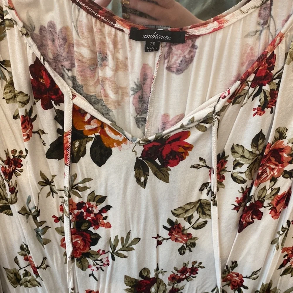 Plus size Cold shoulder top - Picture 2 of 4